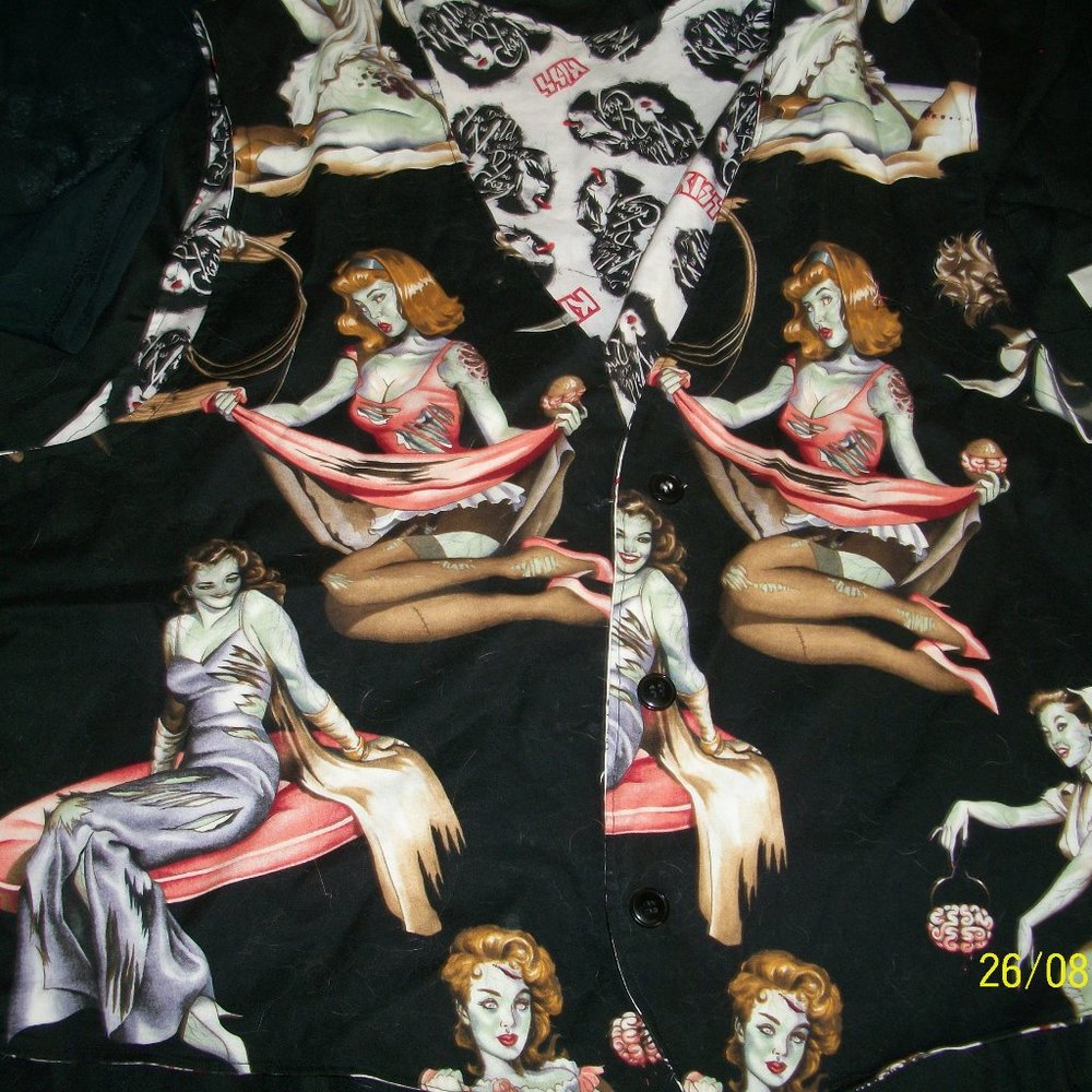 Mens KISS/Beauties with Brains reversible Vest